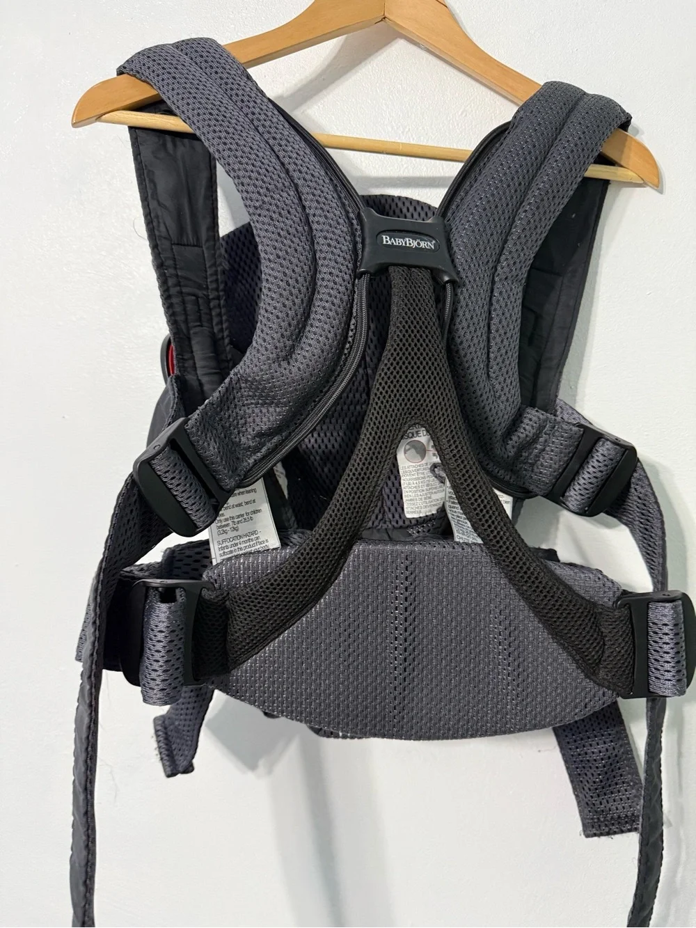 BabyBjörn Move in Anthracite - Picture 7 of 16